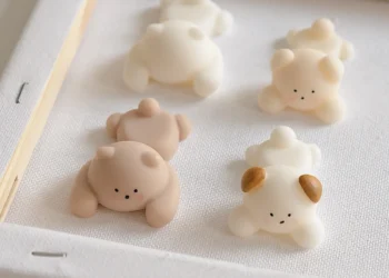 Create Adorable Scented Candles at Home with This Easy DIY Silicone Mold Kit