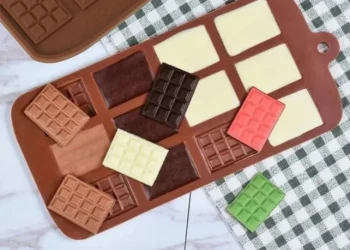 Top Silicone Chocolate Mold Review for Perfect DIY Candy and Cake Decorations