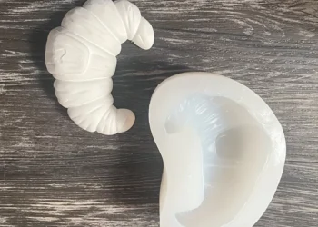 Create Stunning Croissant-Shaped Desserts and Candles with This Versatile Silicone Mold