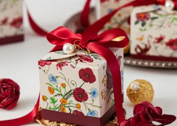 Creative Hand-Painted Wedding Favor Boxes for Elegant Party Gift Presentation