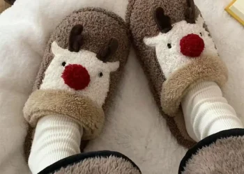 Stay Cozy This Winter with Stylish Anti-Slip Cotton Slippers for Couples